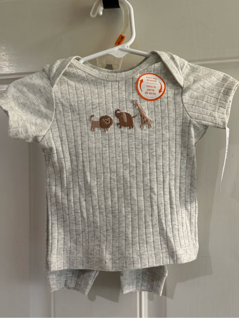 NWT Carter's Heather Gray ribbed  animal Safari  t-shirt/pants set.  Retail 24.0